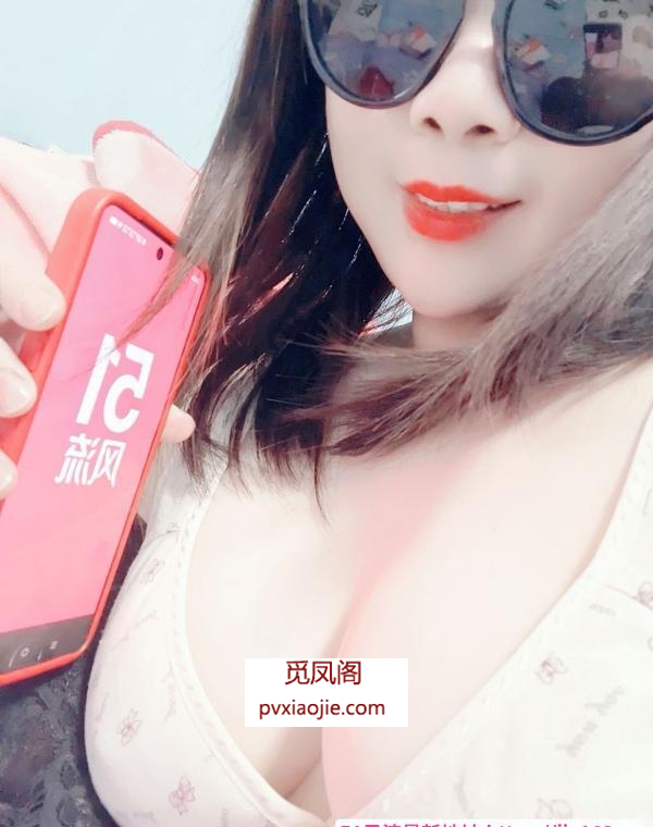 大胸性感小少妇